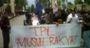 Tutup Paksa PT Toba Pulp Lestari!